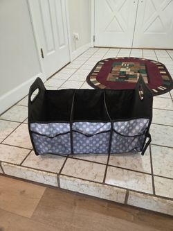 TRUNK ORGANIZER COMPACT SMALL  sz 2 ft long with 3 compartments see description