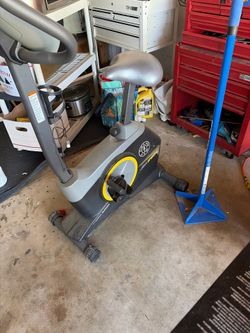 Golds gym stationary bike