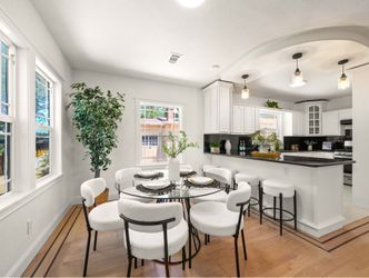 New white dining chairs (6)