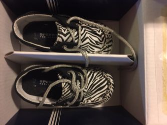 Girls sperrys