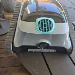 Aiper Pool Vacuum Wireless / Tubeless