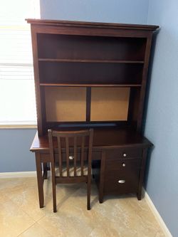 PROFESSIONAL DESK W/ HUTCH BOOKSHELF/ WAS $850/ NOW $150