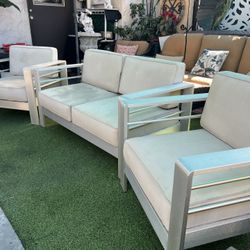 🌴🌴 Beautiful 3-piece aluminum patio set in good condition. The cushions need cleaning or the covers are sun-faded but not torn.
