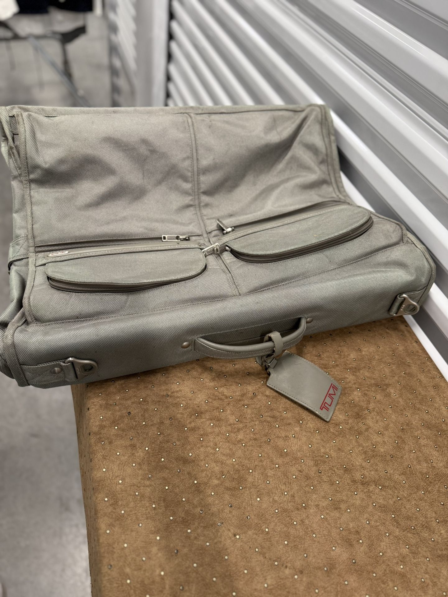 Tumi Alpha Light Green/ Bi-fold Garment Bag Suiter Luggage 22134S4 Without Belt