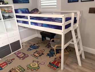 Twin Bunk Bed in Excellent condition
