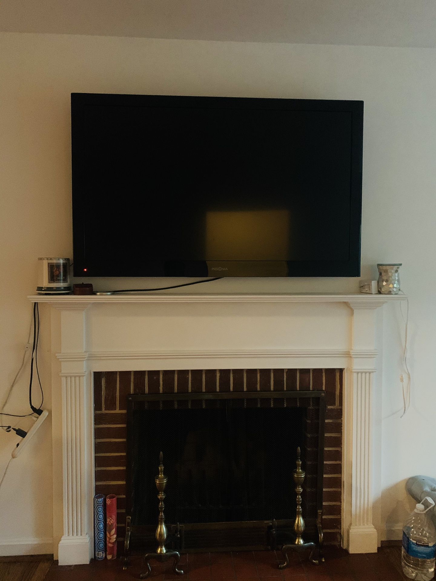 55in tv with chrome cast and wall mount