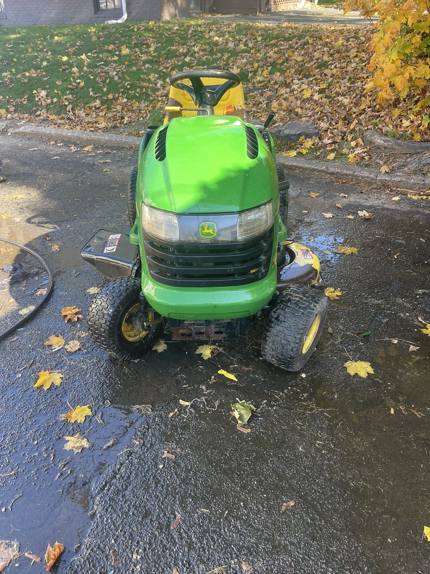 John Deer Tractor lawn Mower