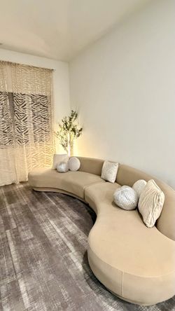 Diamond Sofa Zelda 2PC Curved – Excellent Condition