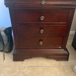 Set of 2 Wooden Nightstands