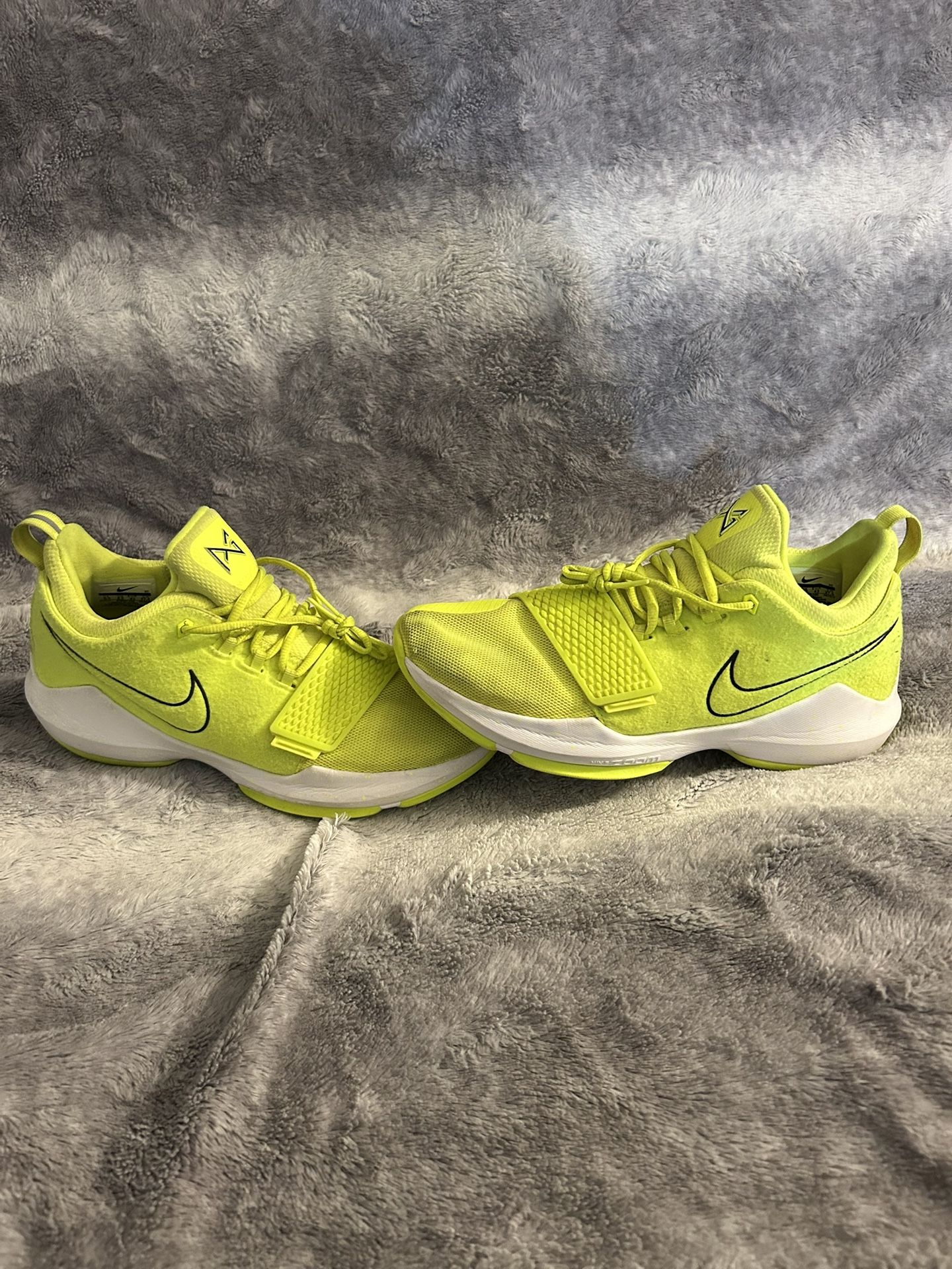 Nike PG 1 Volt Size 9.5