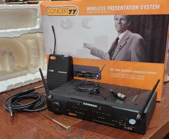 Wireless Microphone Presentation System By Samson Concert 77