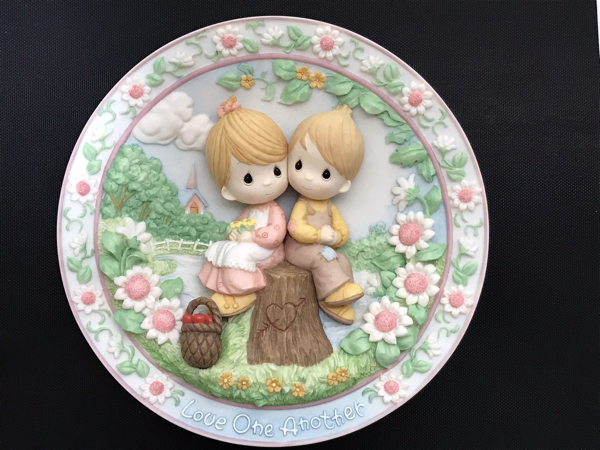 Precious Moments Sculpted 3D Plate “Love One Another”