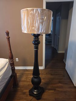 J. Hunt Home Signature Black & Gold Floor Lamp – Like New