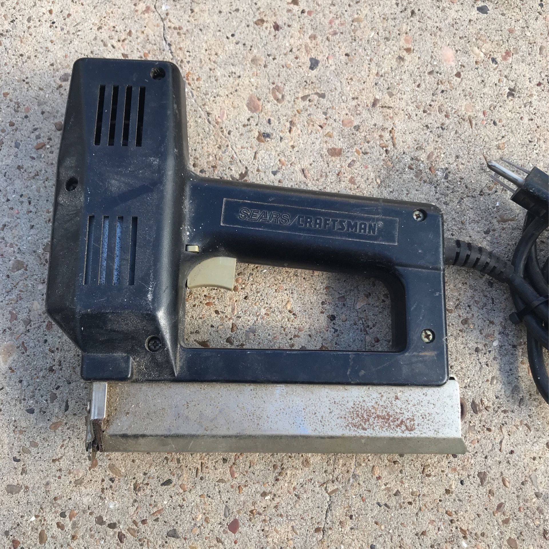 Craftsman 1” Electric Brad Nailer Works Great