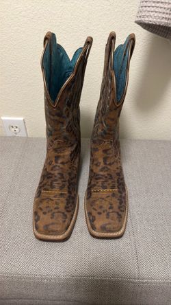 Women’s Ariat square toe boots