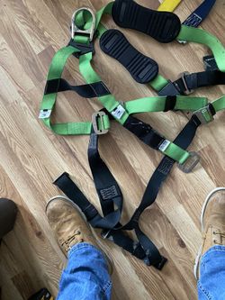 2 Safety Harnesses