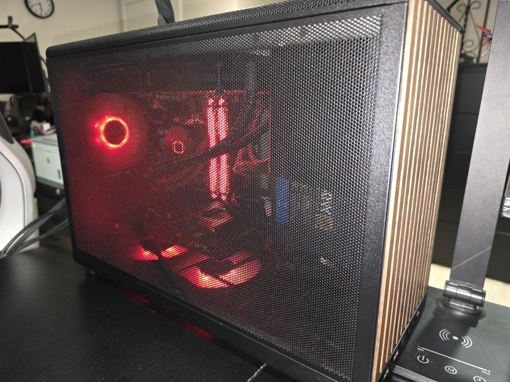  Custom mATX Gaming PC