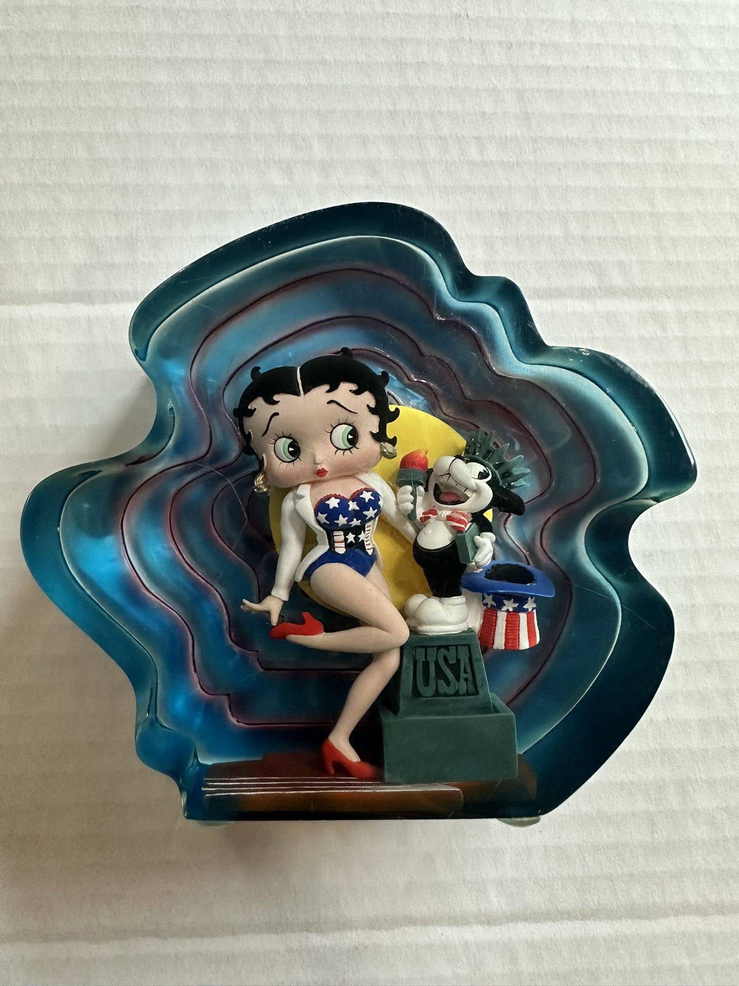 2002 Westland Giftware Acrylic Betty Boop USA Paperweight Art Figure Collectible