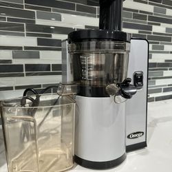 Omega Vertical juicer