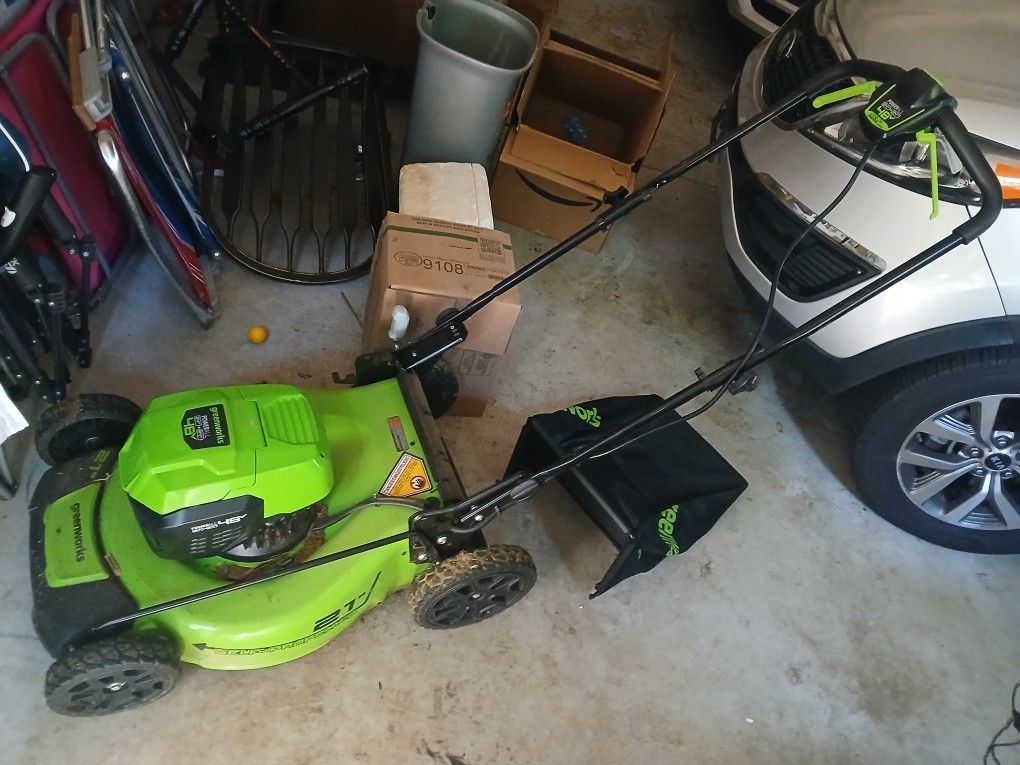Greenwoorks electronic lawn mower