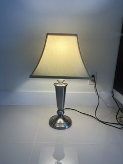 EXCELLENT TABLE LAMP