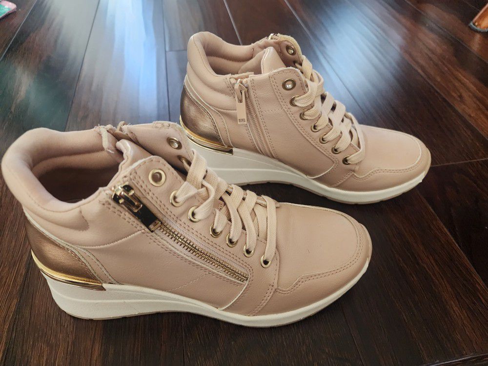 Size 6.5 Aldo Wedge sneaker