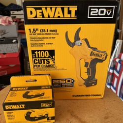 Dewalt Battery Powered Prunner with Battery