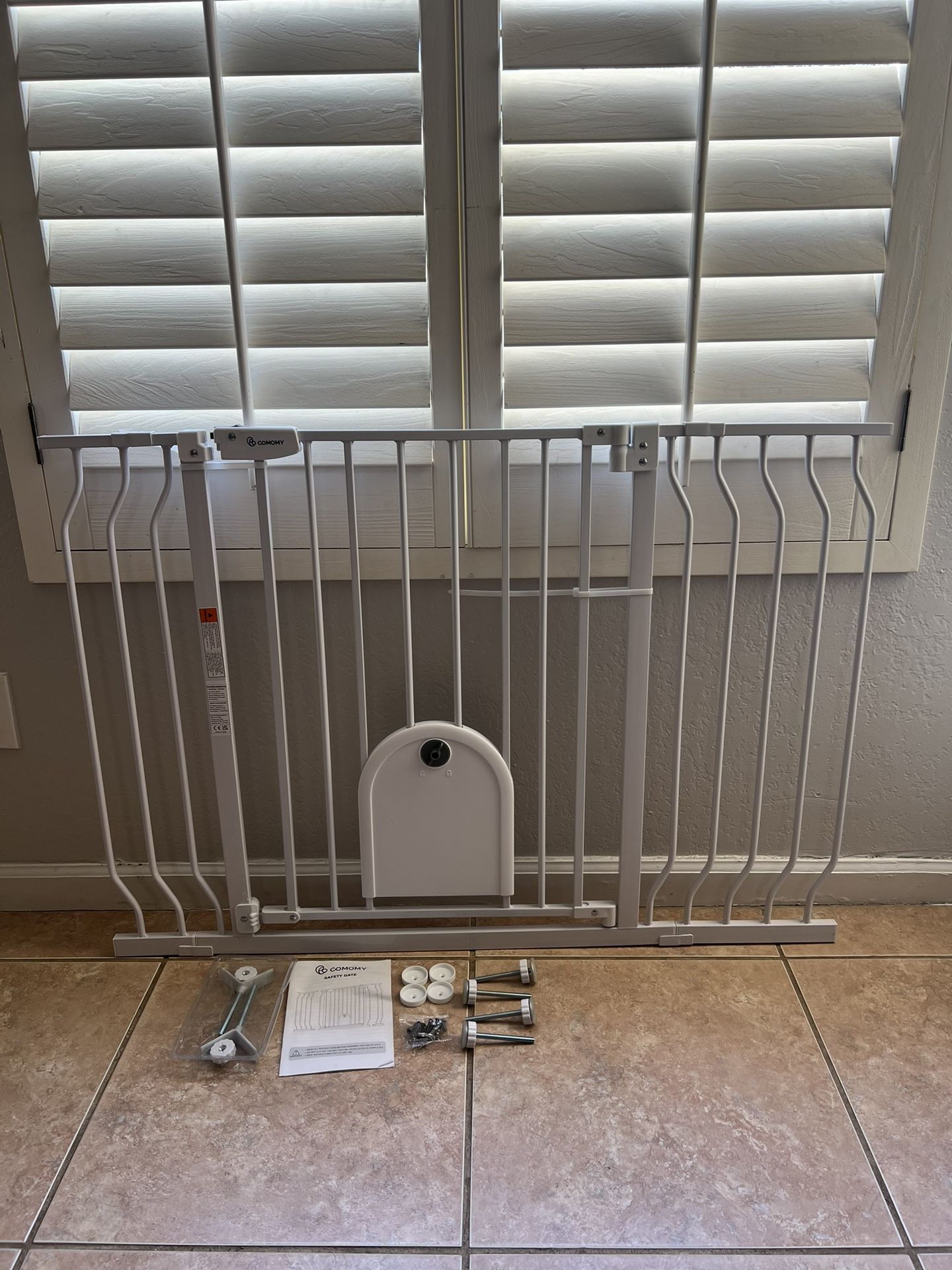 Comomy Baby/ Pet Gate With Cat Door (READ DESCRIPTION)