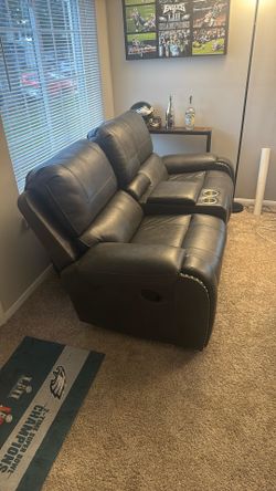 Brand New, Never Sat On. Raymour Flanigan Love Seat Leather,  Gliding Recliner.