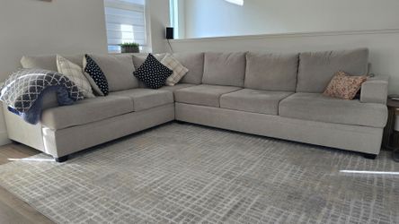 Living Spaces 2-Piece Sleeper Sectional