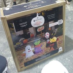 Member’s Mark 4 piece Pre-Lit Pop-up Halloween Pals