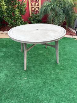 Outdoor patio table