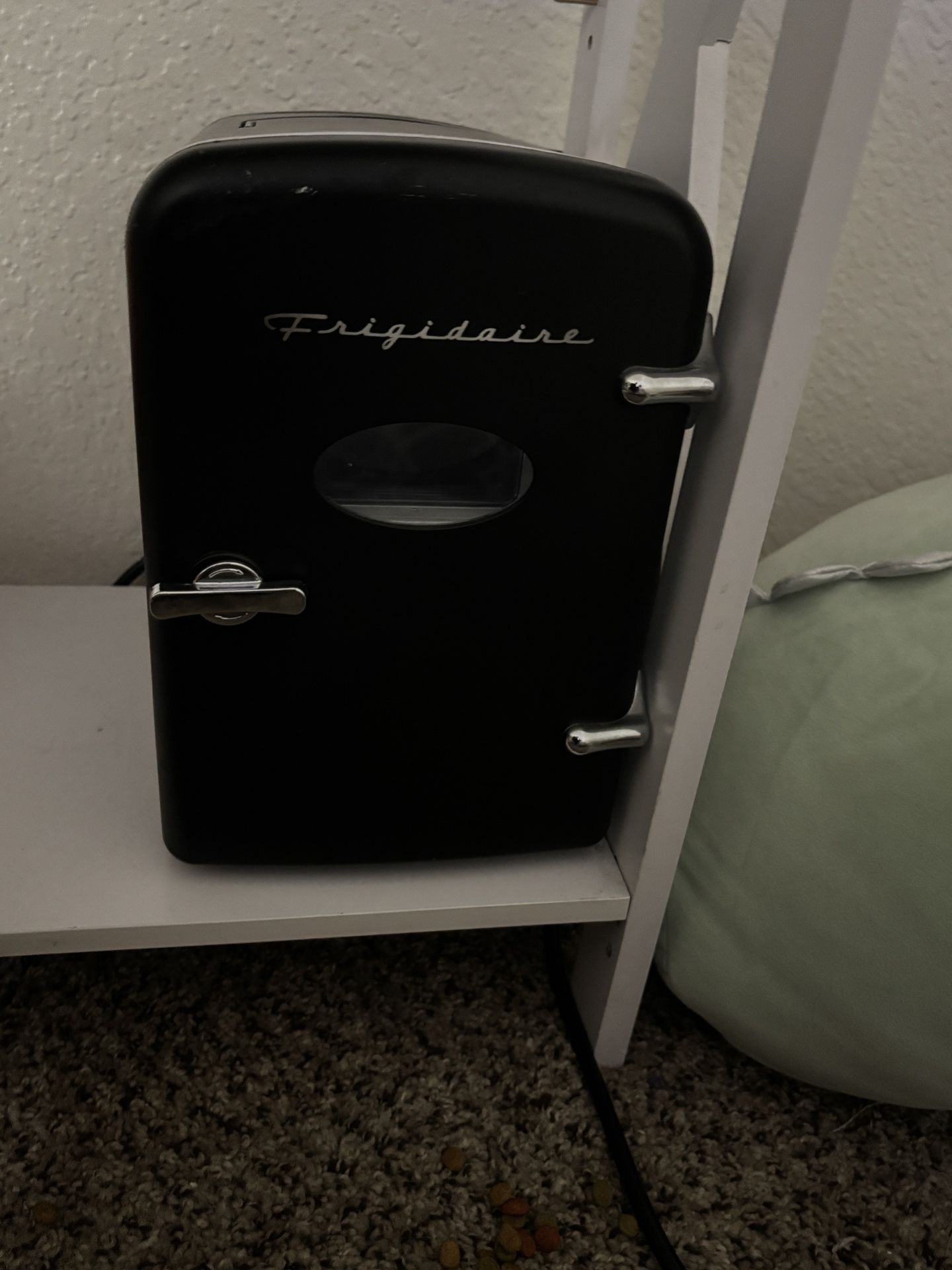 Frigidaire Black Retro Mini Fridge