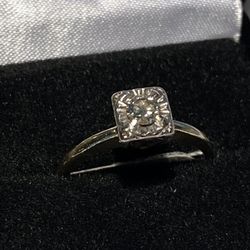 Beautiful Ladies 14k Gold Diamond Engagement Ring Size 7