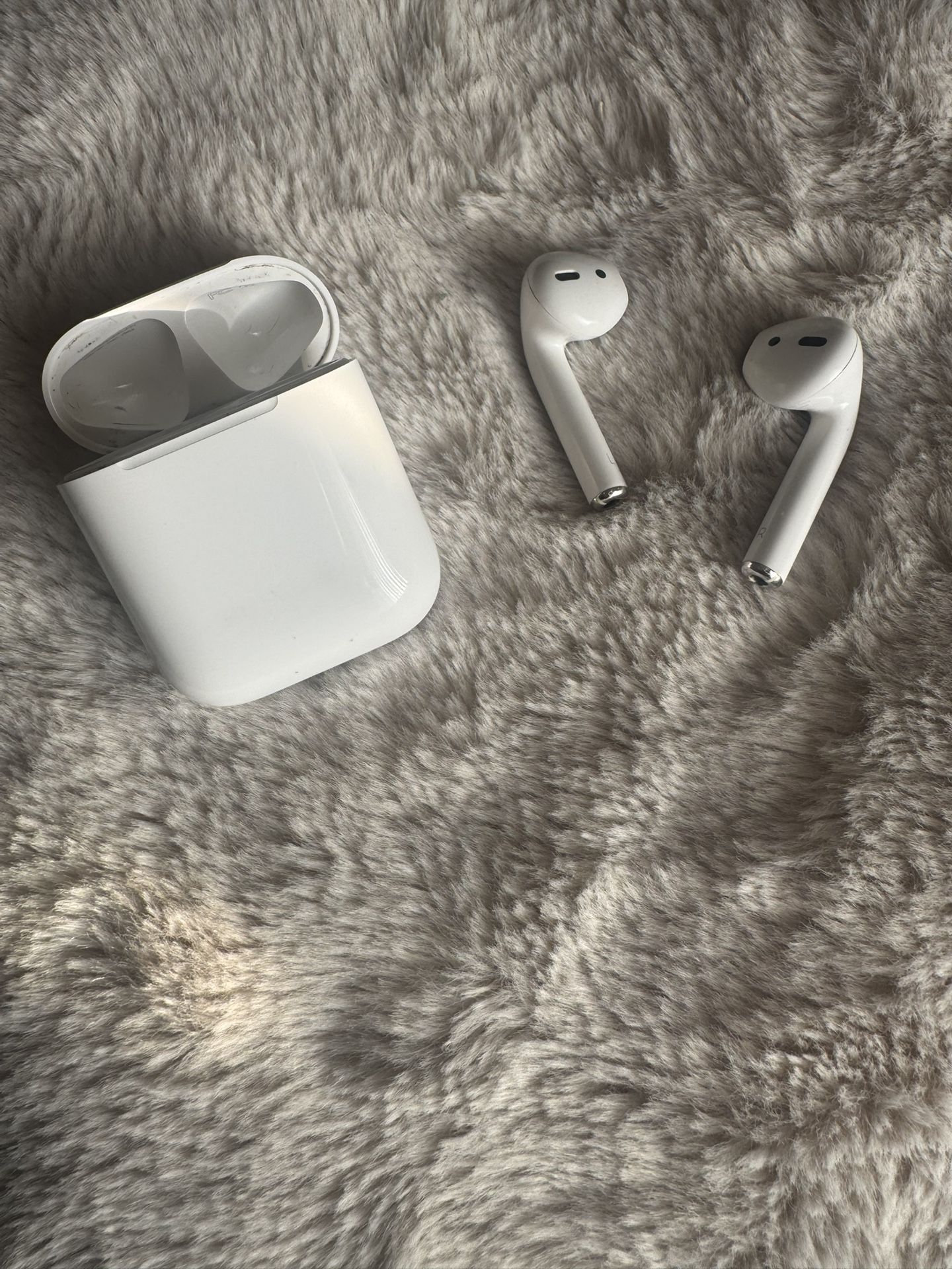 LIKE NEW/ Apple AirPods 2nd Generation 