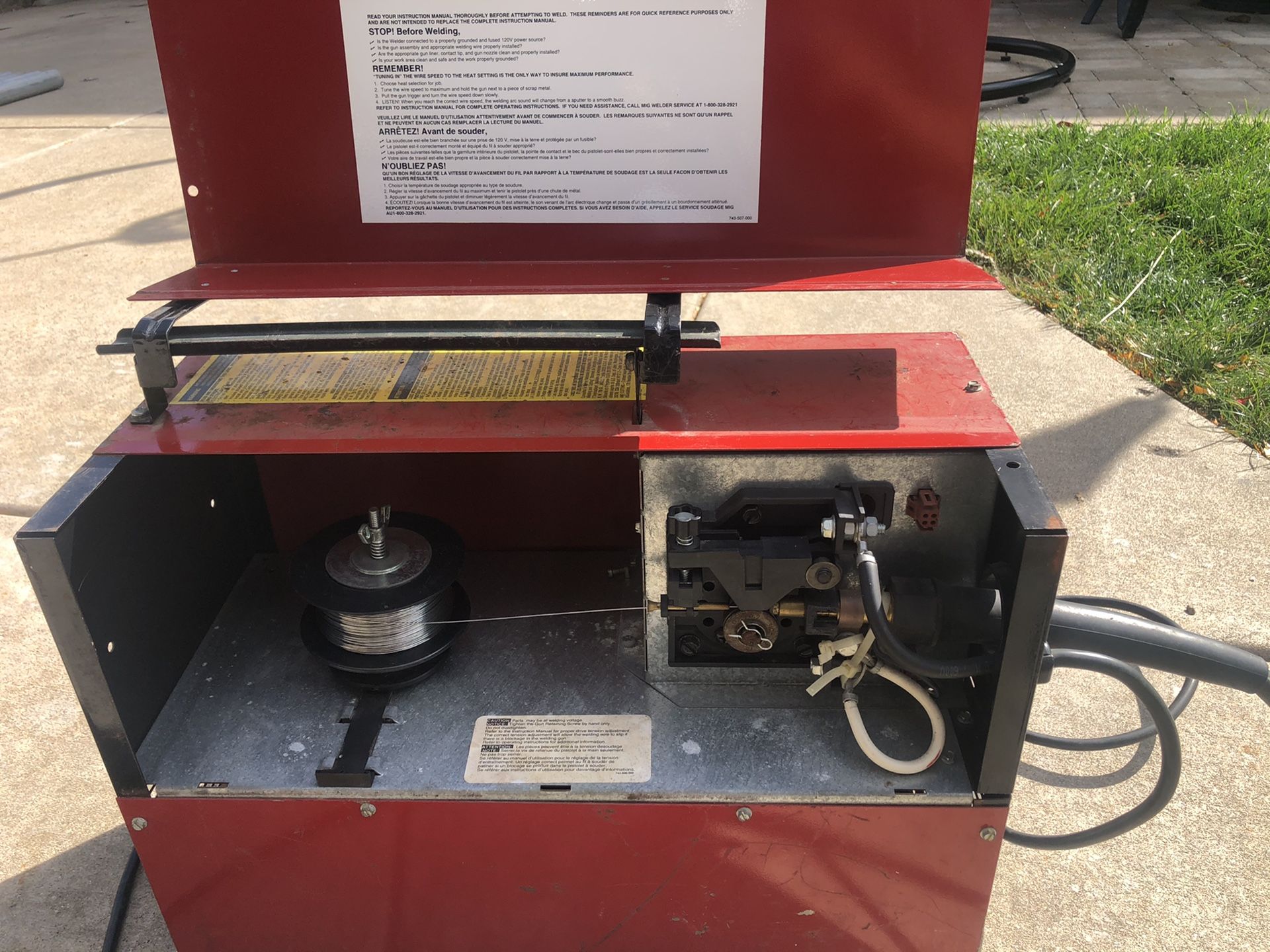Century quickfix gasless wire feed welder 4590 Amp for Sale in Bull