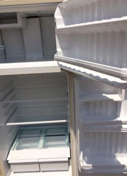 HotPoint Refrigerator