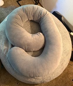 Maternity body pillow