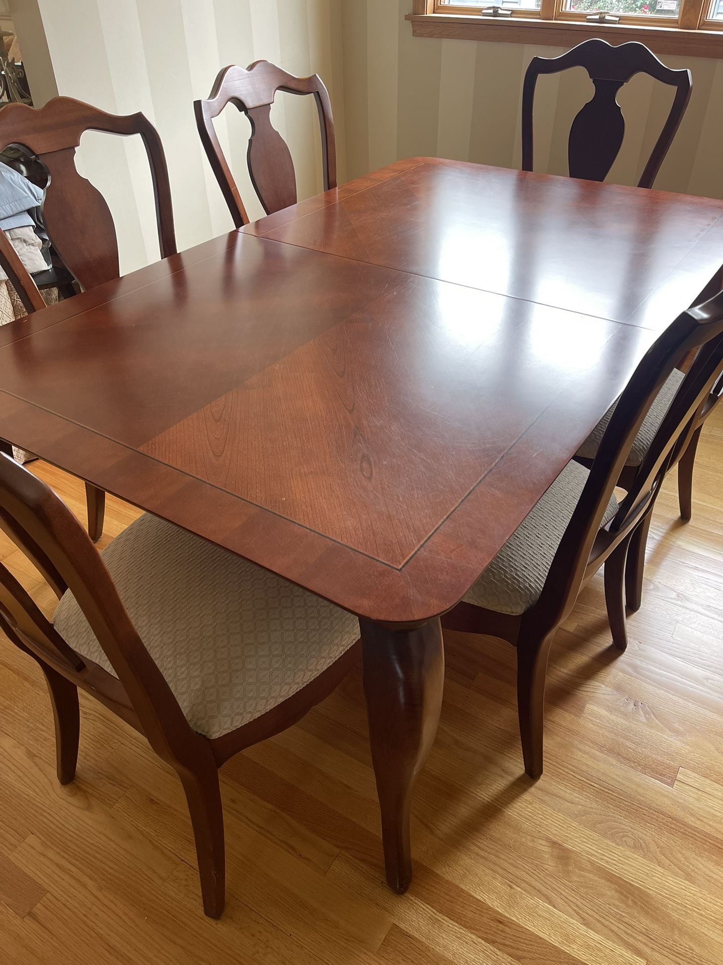 Thomasville Dinning Table
