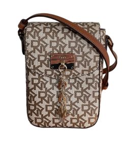 NWT DKNY Cleo Phone Crossbody Bag 