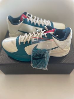 Kobe 5 Protro Caitlin Clark - Size 10