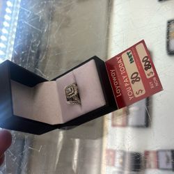 10K Ring With Diamonds