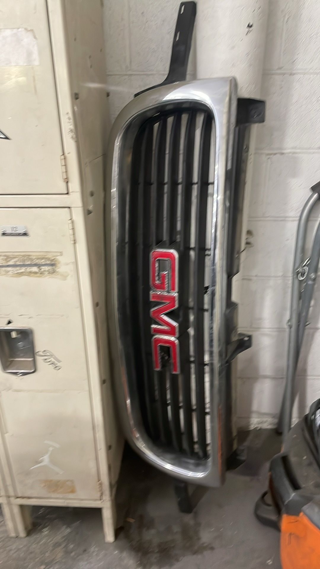 2001 GMC Grill