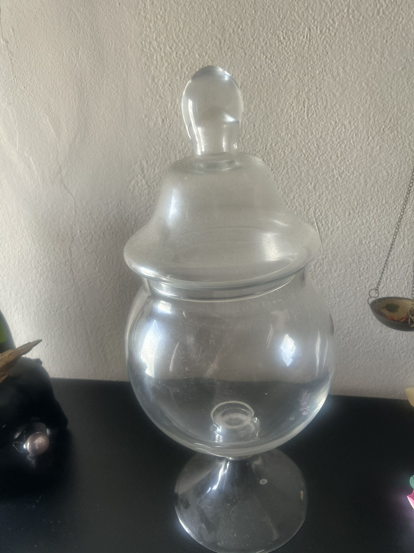 Vintage candy dish. With original lid. Clear glass. Excellent condition