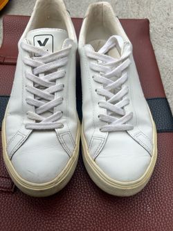 Veja white leather sneakers #veja #athletic women’s size 9