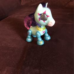 Zoomer Zupps Pretty Ponies, Star, Series 1 - Interactive Pony with Lights, Sounds and Sensors