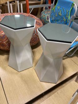 Pedestal Tables
