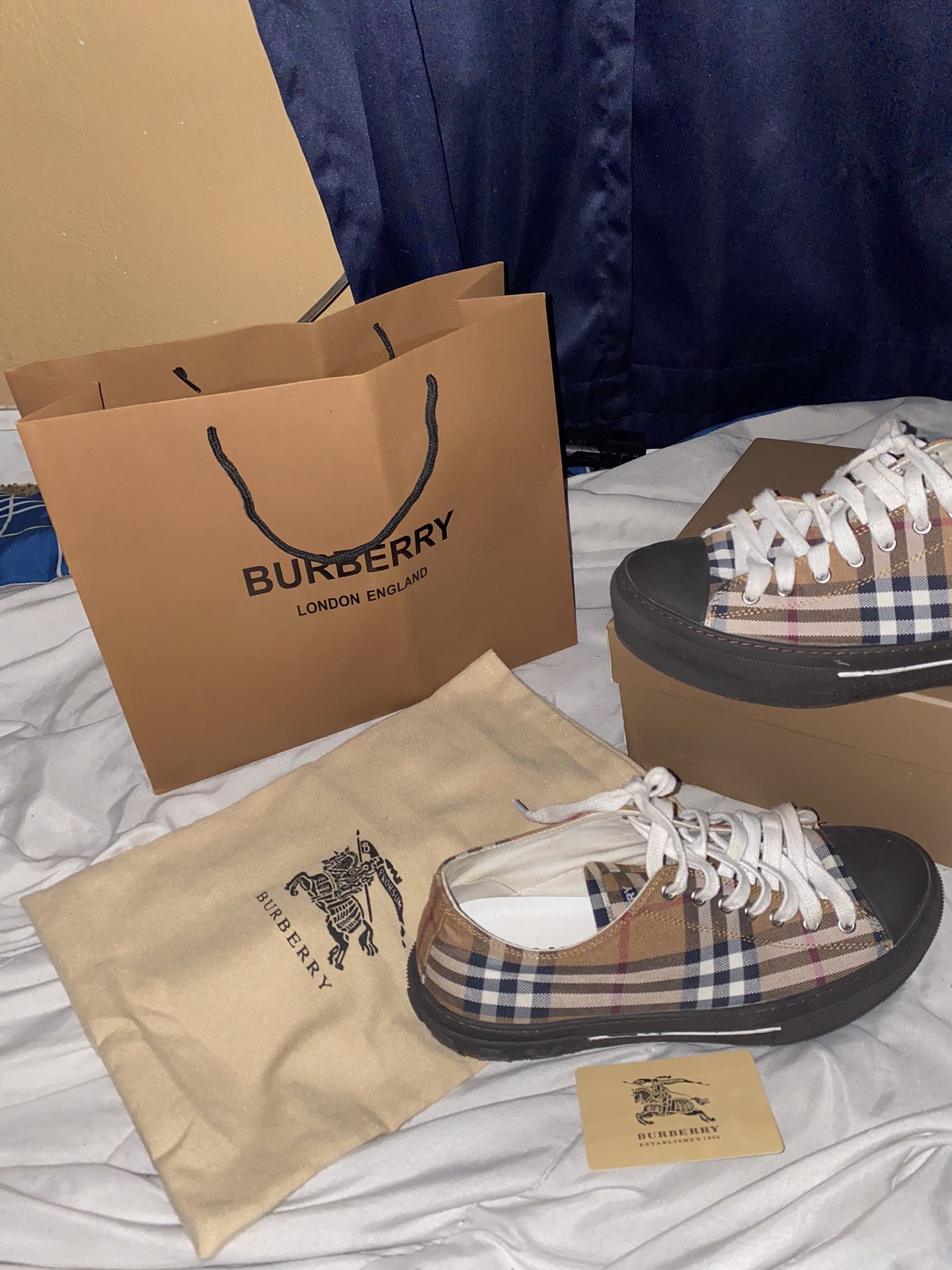 Burberry Shoes Size 40 for Sale in Dallas, TX - OfferUp