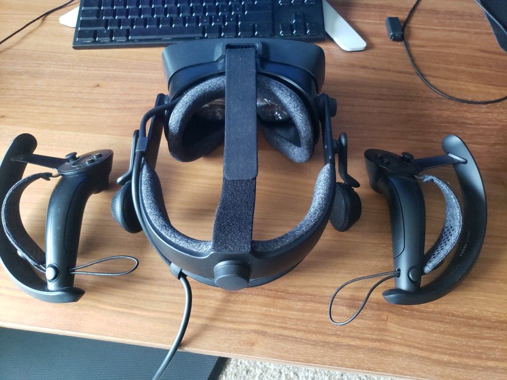 Index Headset With Knuckles And Two Base Station 1.0