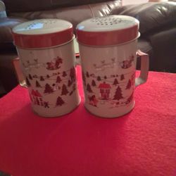 VINTAGE ALUMINUM SET OF OUTDOOR HOLIDAY SEASON THEMED SALT & PEPPER SHAKERS 